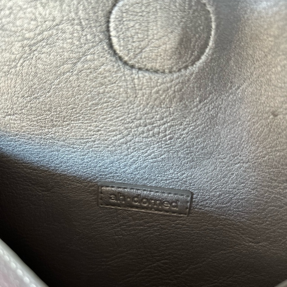 Chic Silver Shoulder Bag With Patterned Strap - image 6